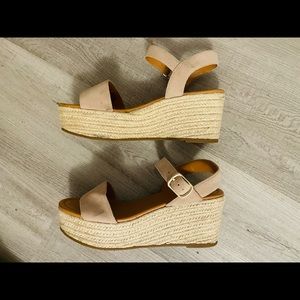 Wedge nude espadrilles